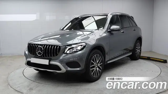 Mercedes-Benz GLC-Class 2018 — Photo 9/20