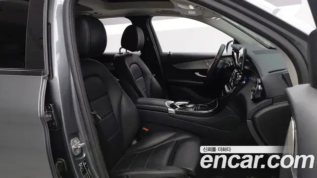 Mercedes-Benz GLC-Class 2018 — Photo 10/20