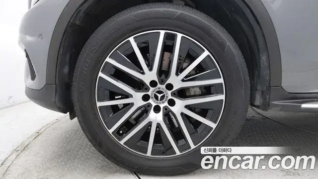 Mercedes-Benz GLC-Class 2018 — Photo 11/20