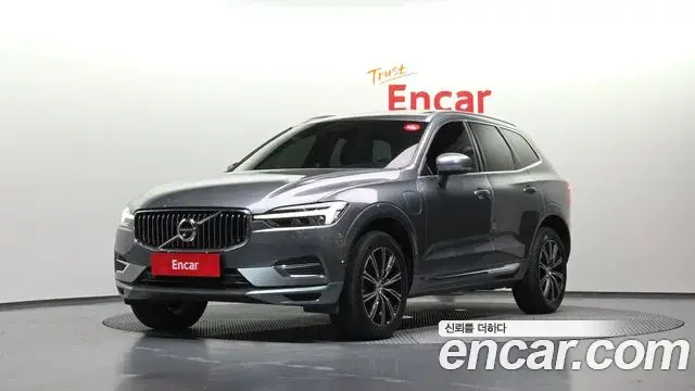 Volvo XC60 2021 — ფოტო 8/20