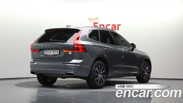 Volvo XC60 2021 — ფოტო 15/20