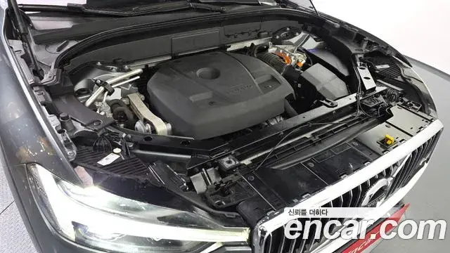 Volvo XC60 2021 — ფოტო 14/20