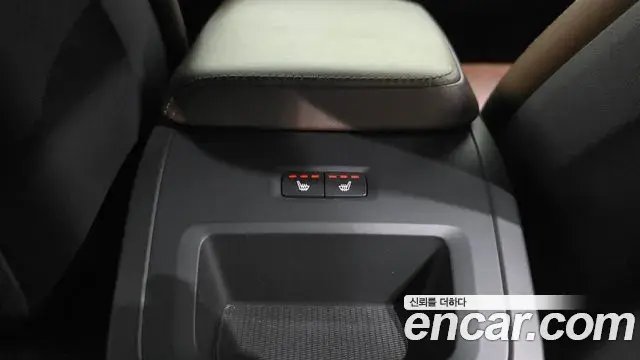 Volvo XC60 2021 — ფოტო 9/20