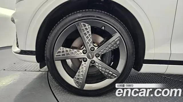 Genesis GV70 2021 — ფოტო 38/41