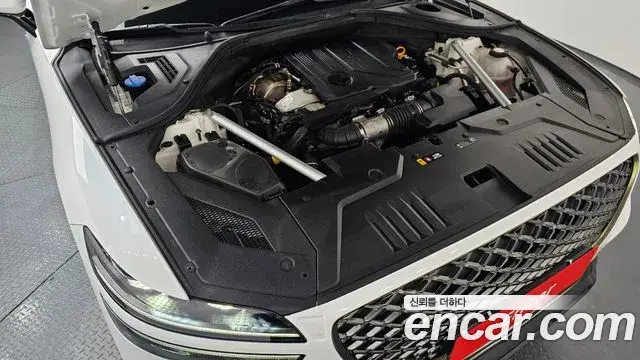 Genesis GV70 2021 — ფოტო 20/41