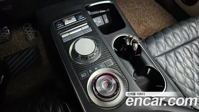 Genesis GV70 2021 — ფოტო 28/41