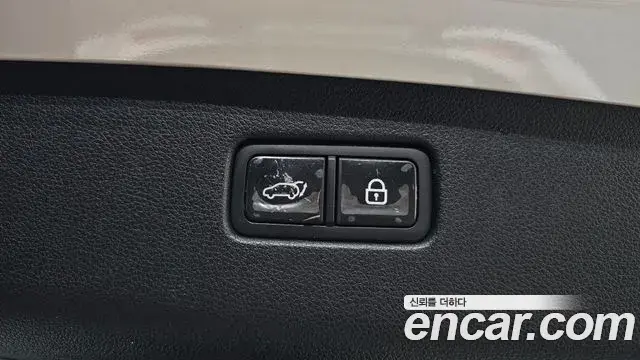 Genesis GV70 2021 — ფოტო 31/41