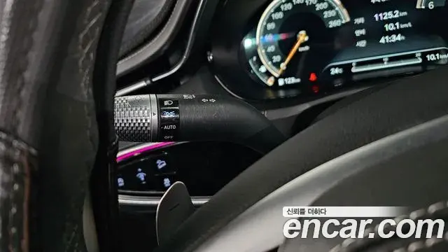 Genesis GV70 2021 — ფოტო 25/41