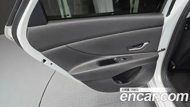 Hyundai The New Avante Hybrid 2022 — Photo 29/33