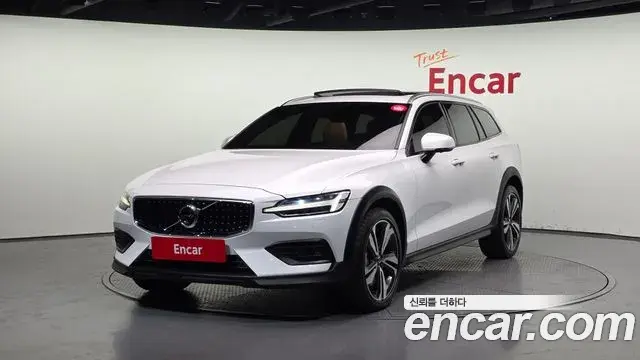 Volvo V60 Cross Country 2020 — Фото 1/20