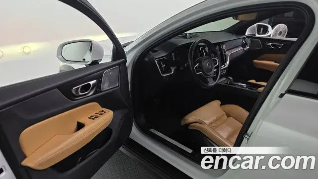 Volvo V60 Cross Country 2020 — Фото 10/20