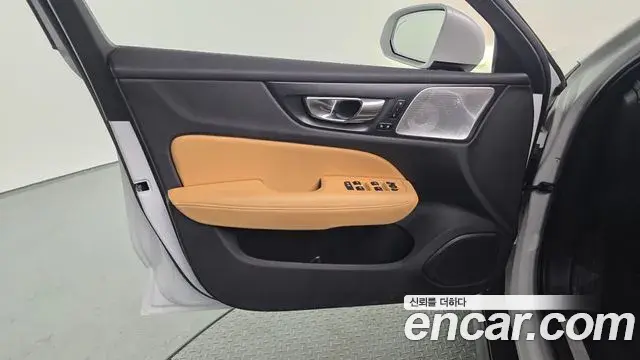 Volvo V60 Cross Country 2020 — Şəkil 32/36