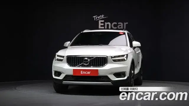 Volvo XC40 2020 — Фото 2/20