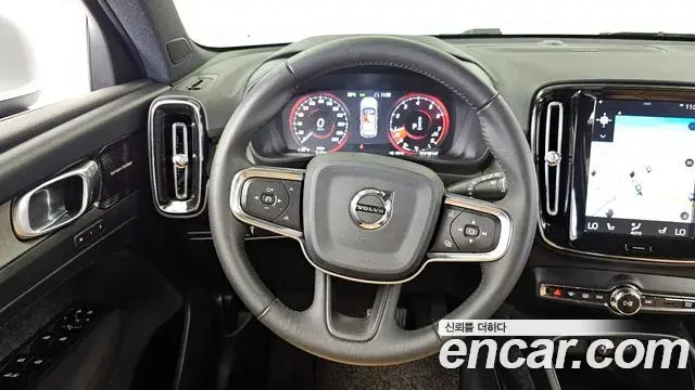 Volvo XC40 2020 — Фото 13/20