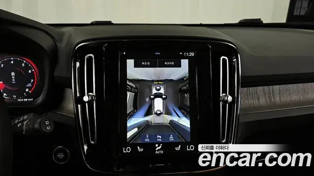 Volvo XC40 2020 — Фото 16/20