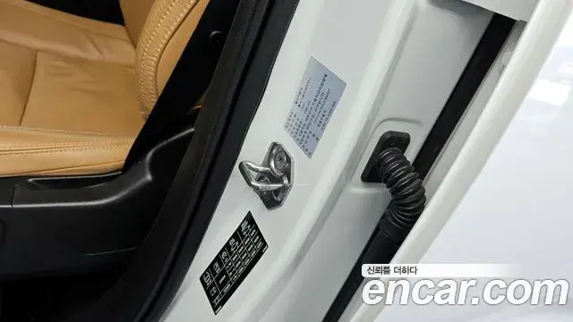 Volvo XC40 2020 — Şəkil 30/37