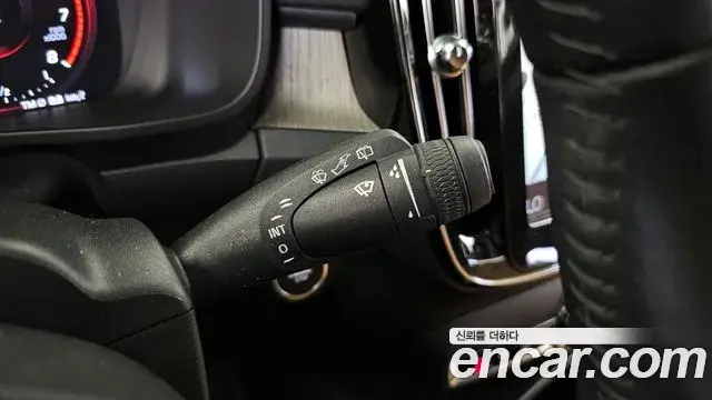 Volvo XC40 2020 — Şəkil 4/37