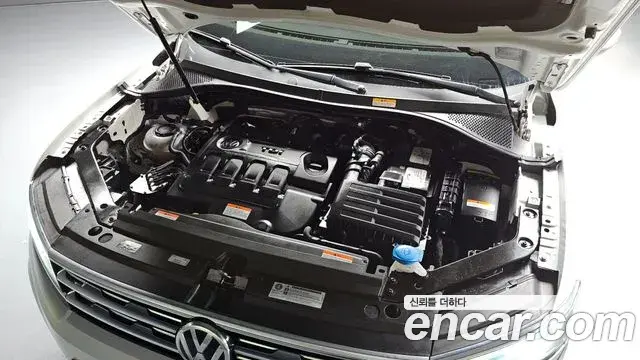 Volkswagen Tiguan 2018 — Фото 6/20