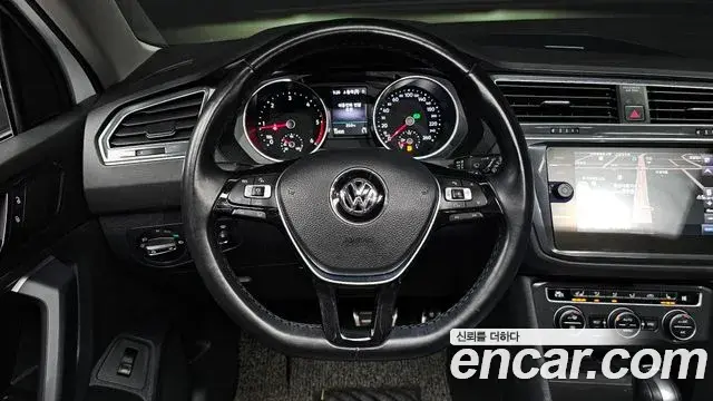 Volkswagen Tiguan 2018 — Фото 13/20