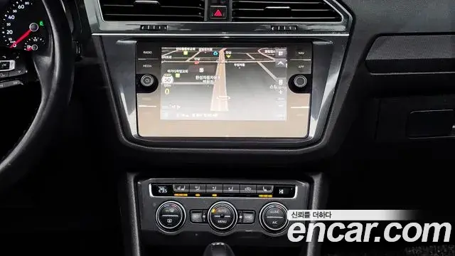 Volkswagen Tiguan 2018 — Фото 15/20