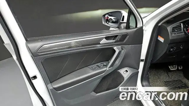 Volkswagen Tiguan 2018 — ფოტო 10/34