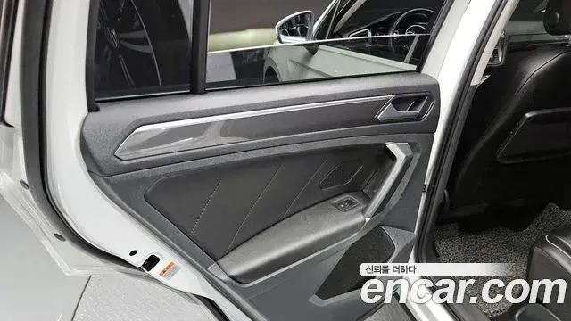 Volkswagen Tiguan 2018 — ფოტო 3/34
