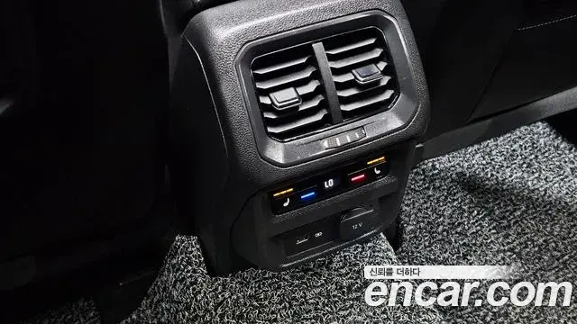 Volkswagen Tiguan 2018 — ფოტო 14/34