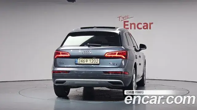 Audi Q5 2020 — ფოტო 20/35