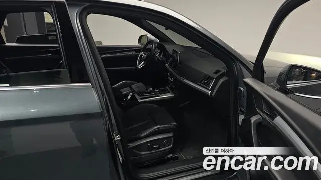 Audi Q5 2020 — ფოტო 17/35