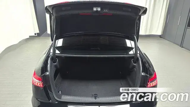 Audi A6 2021 — ფოტო 13/34