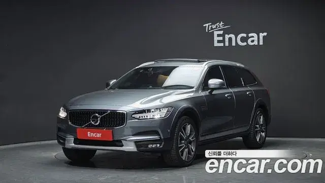Volvo V90 Cross Country 2018 — Şəkil 13/30