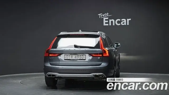 Volvo V90 Cross Country 2018 — Şəkil 7/30