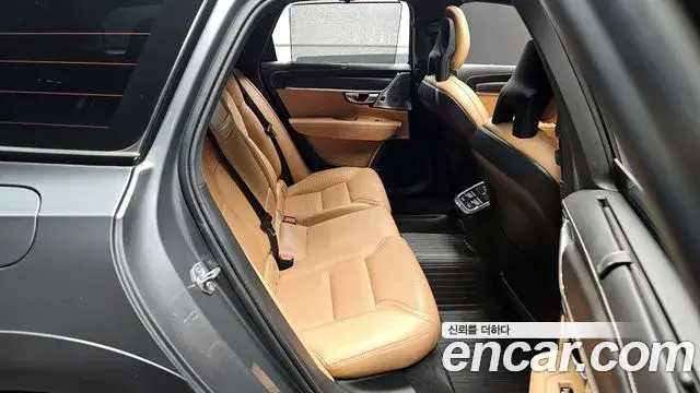 Volvo V90 Cross Country 2018 — Şəkil 17/30