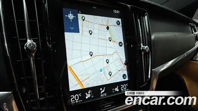 Volvo V90 Cross Country 2018 — Şəkil 18/30