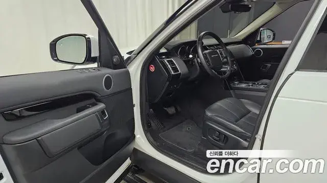 Land Rover Discovery 5 2020 — Photo 8/20