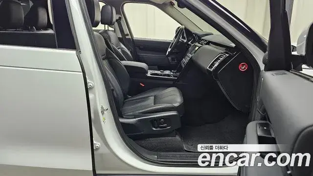 Land Rover Discovery 5 2020 — Photo 4/20