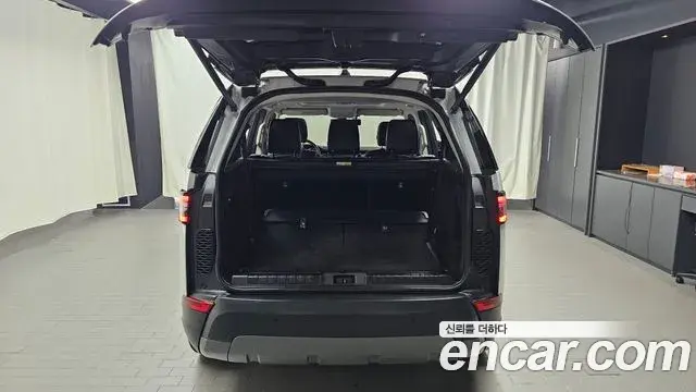 Land Rover Discovery 5 2020 — Photo 2/20