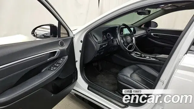 Hyundai Sonata Hybrid 2022 — Şəkil 27/32