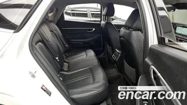 Hyundai Sonata Hybrid 2022 — Şəkil 23/32