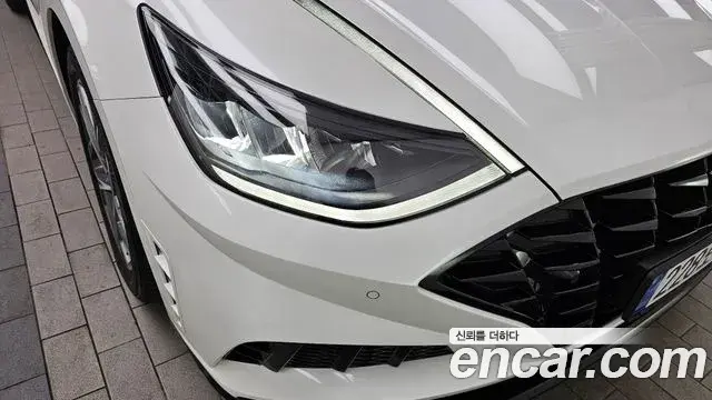 Hyundai Sonata Hybrid 2022 — Şəkil 28/32