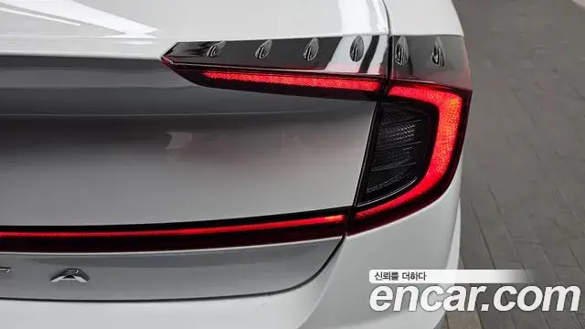 Hyundai Sonata Hybrid 2022 — Şəkil 18/32