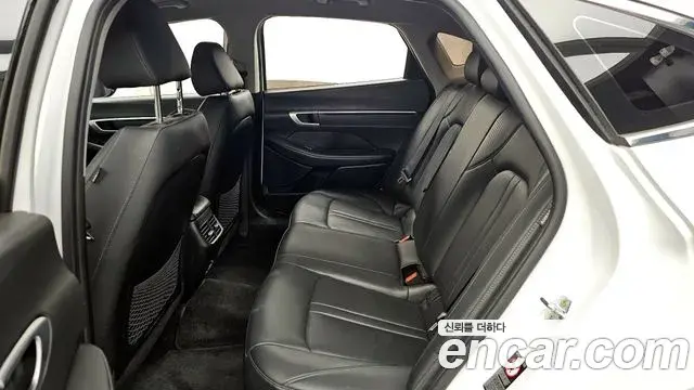 Hyundai Sonata Hybrid 2022 — Şəkil 24/32