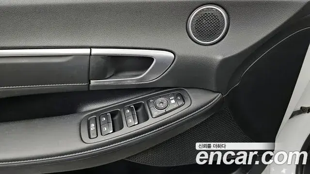 Hyundai Sonata Hybrid 2022 — Şəkil 17/32