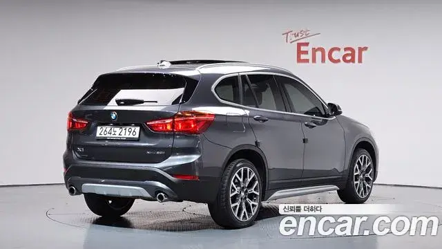 BMW X1 2022 — ფოტო 28/33