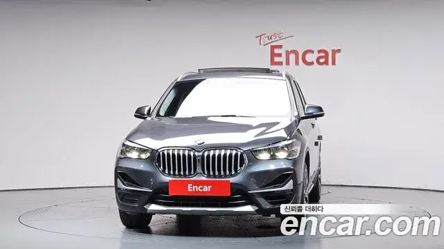 BMW X1 2022 — ფოტო 1/33