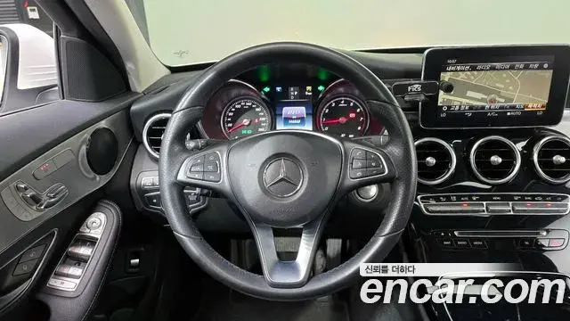 Mercedes-Benz C-Class 2018 — Фото 12/20