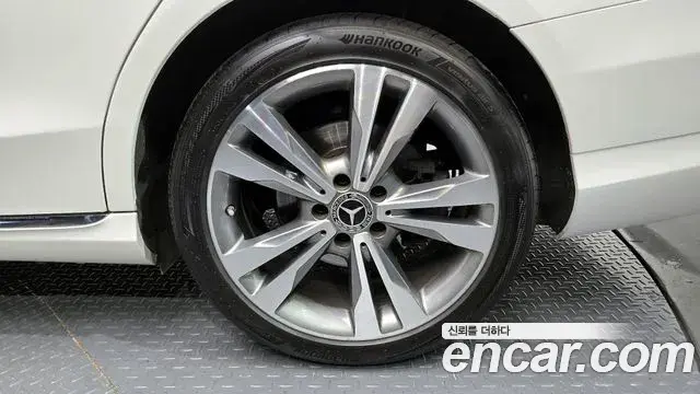 Mercedes-Benz C-Class 2018 — Photo 24/31