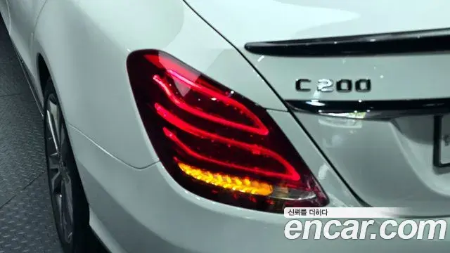 Mercedes-Benz C-Class 2018 — Photo 20/31