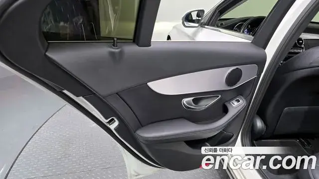 Mercedes-Benz C-Class 2018 — Photo 5/31
