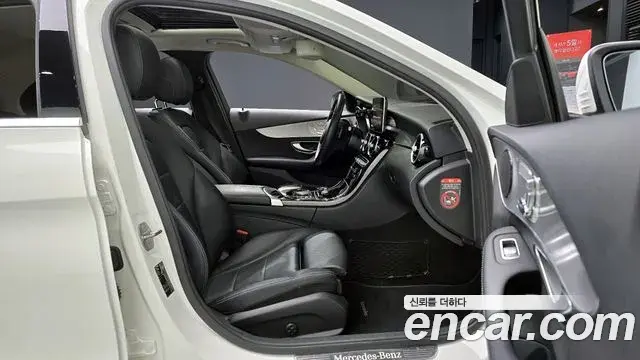Mercedes-Benz C-Class 2018 — Photo 21/31